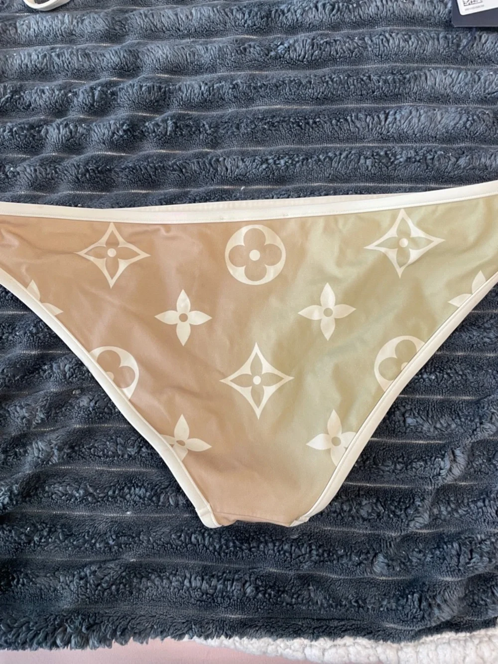 Authentic NWT Louis Vuitton Gradient Monogram Triangle Bikini Set Sz 40 US 8 - Picture 9 of 13